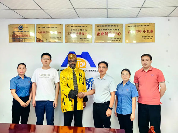 非洲客户到高飞股份参观考察